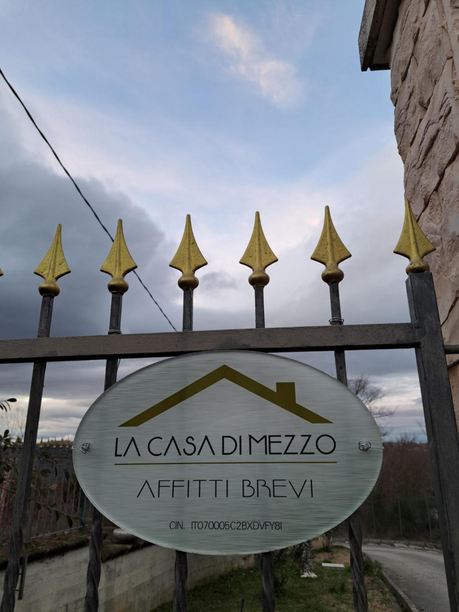 فيلا La Casa Di Mezzo-Affitti Brevi-Zona Ospedali Busso المظهر الخارجي الصورة